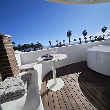 Mediterranean Boutique Beachfront Apartamento *